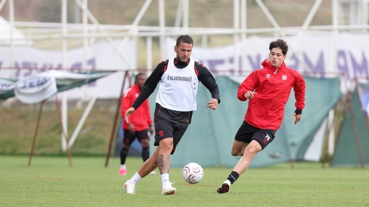 Sivasspor'da yeni sezon mesaisi sürüyor