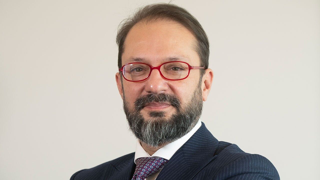 Prof. Dr. Ahmet Kasım Han kimdir? Ahmet Kasım Han'ın kökeni, eğitimi ve kariyeri