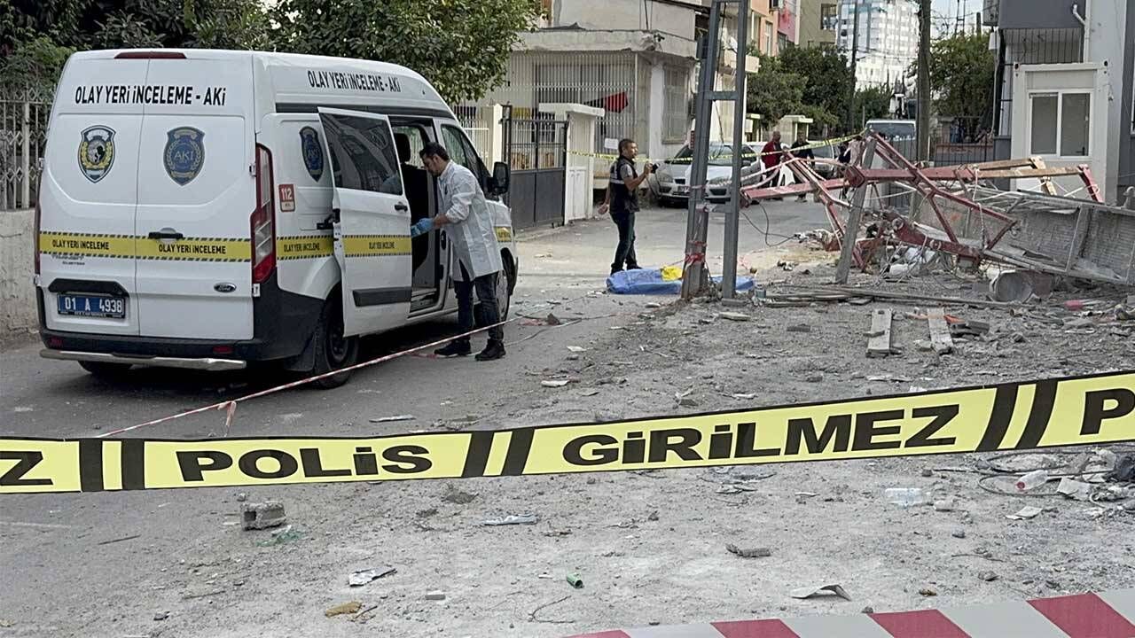 Kapalı pazar yerinin çatısından düşen işçi ağır yaralandı
