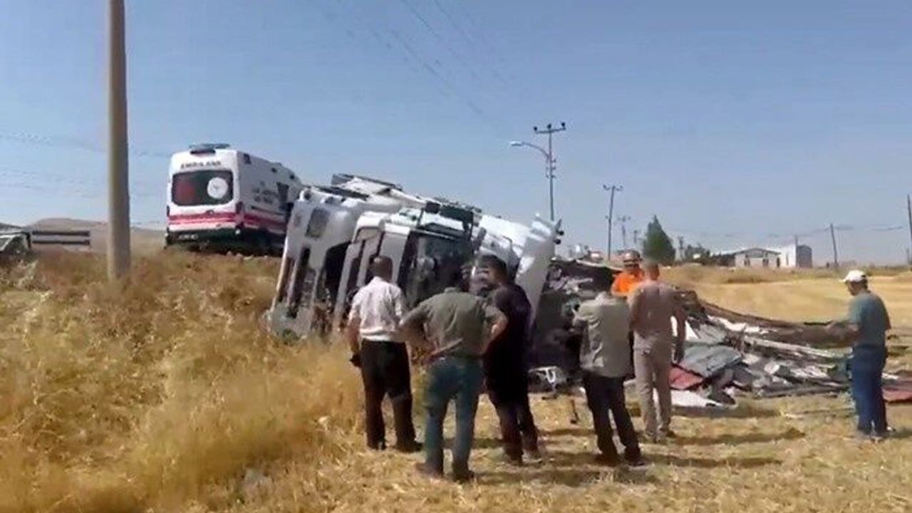 Kamyon kazasında korku dolu anlar