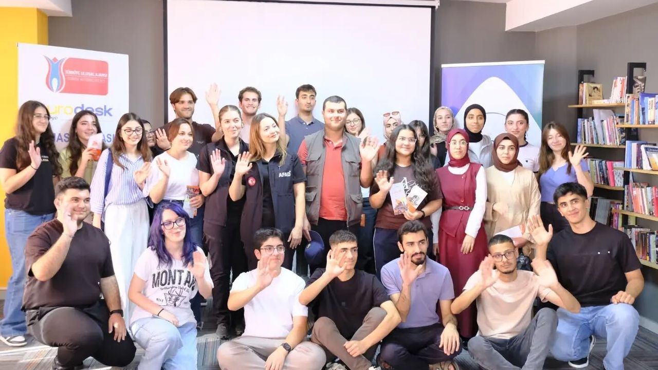 Gençlere afet farkındalık eğitimi verildi