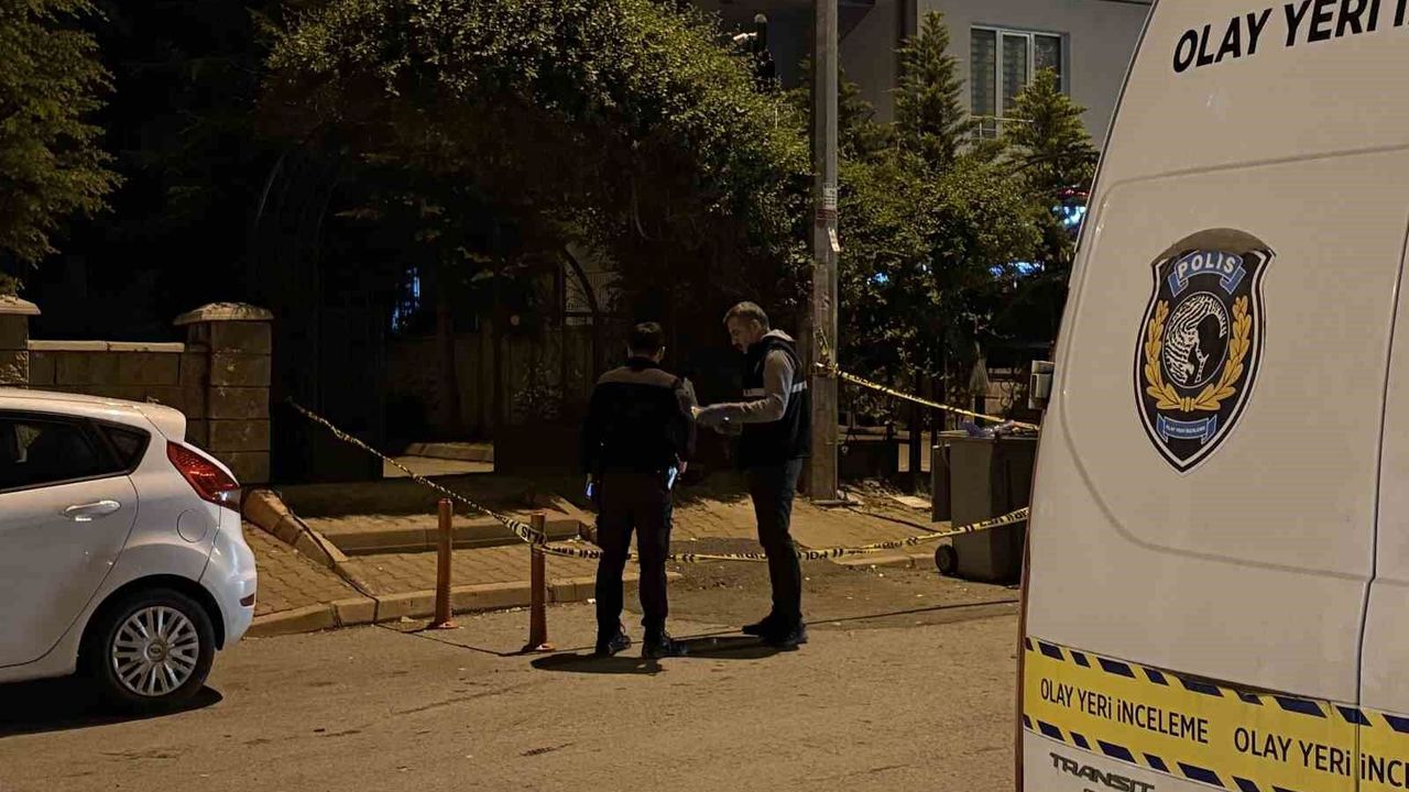 Kız arkadaşının kollarını kızgın kepçeyle yaktı