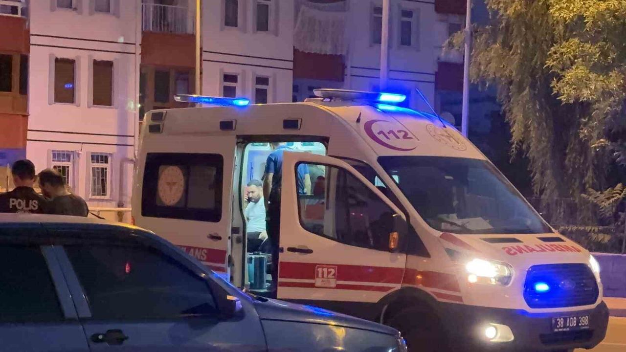 Bacağından bıçaklanan şahıs yaralandı