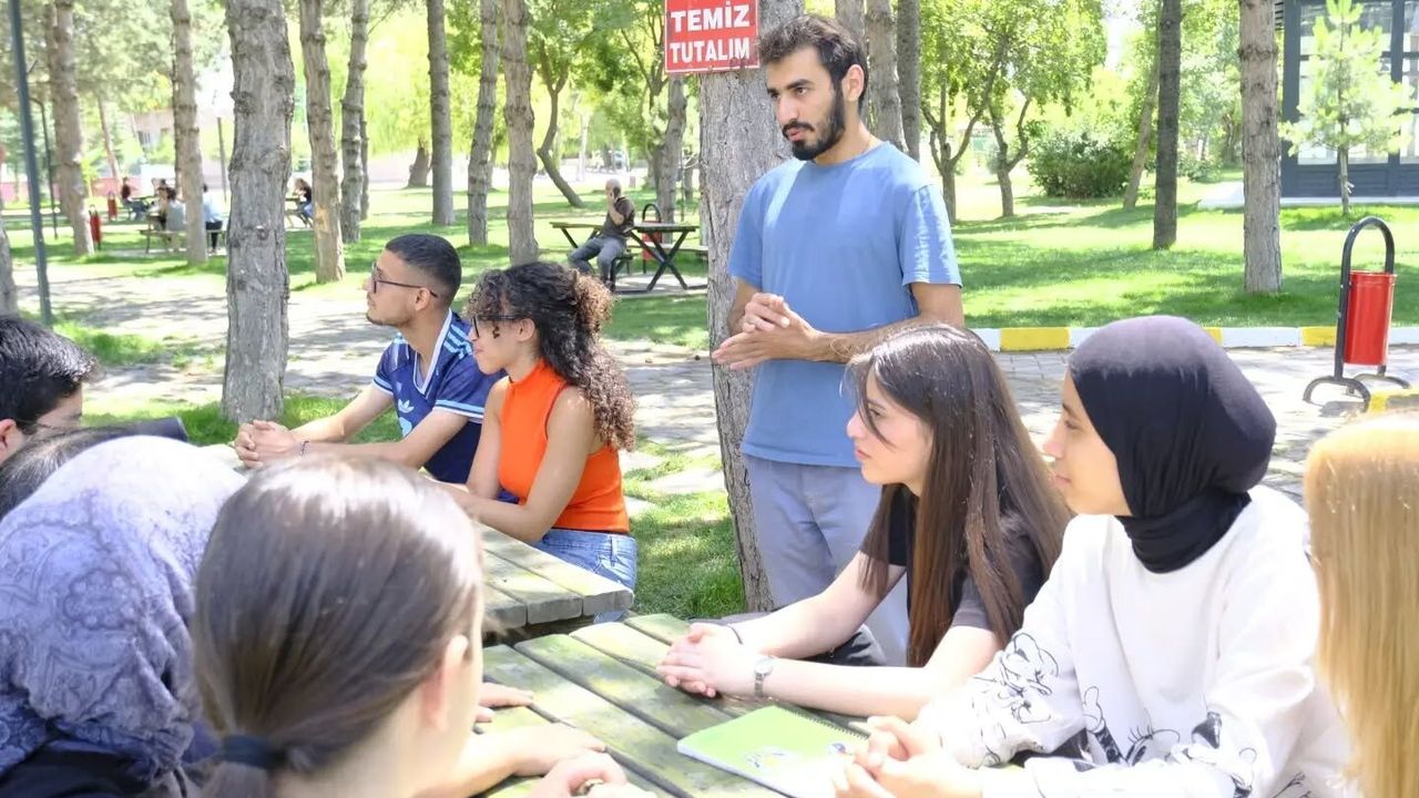 SORGED'den gençlere yabancı dil gelişimi için konuşma kulübü desteği