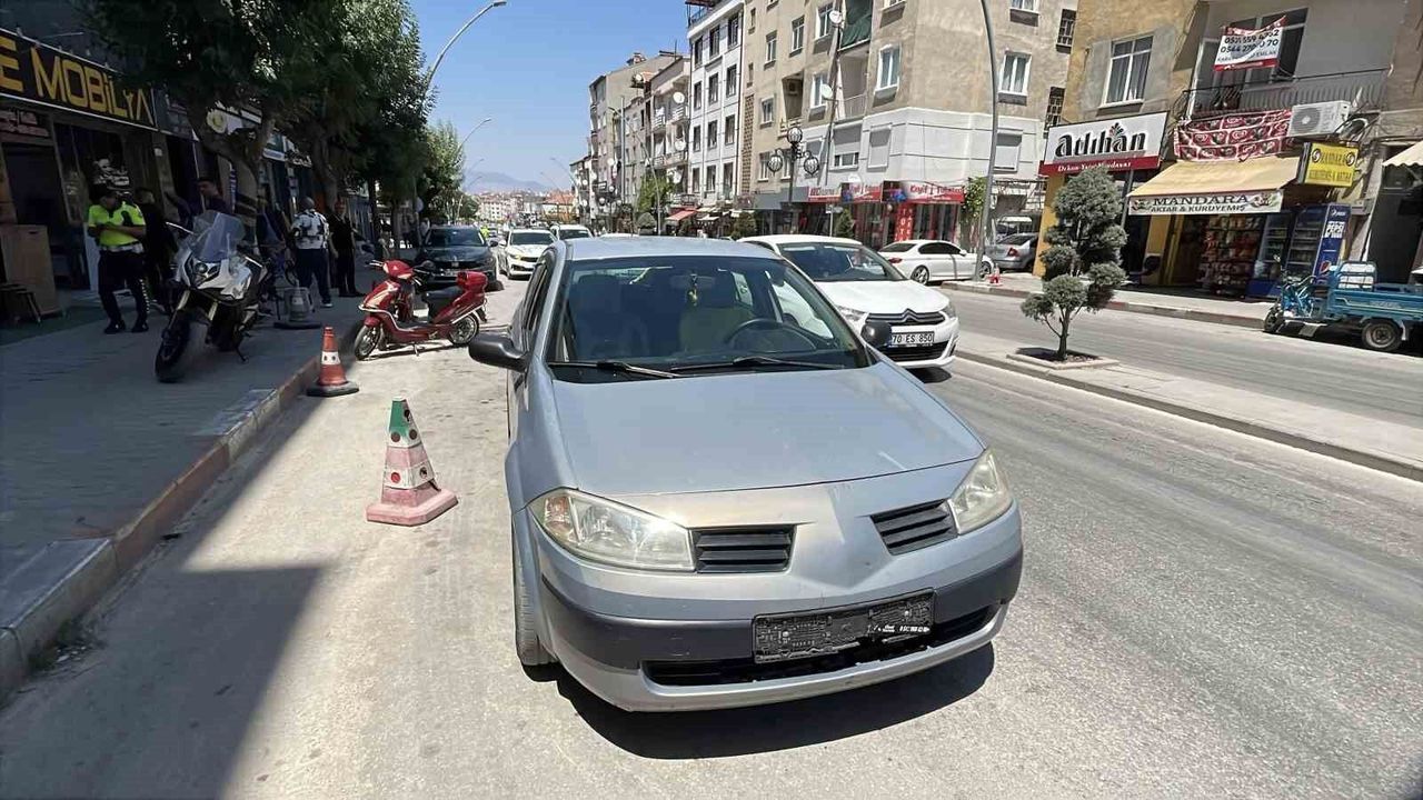 Otomobil elektrikli bisiklete çarptı: 1 yaralı