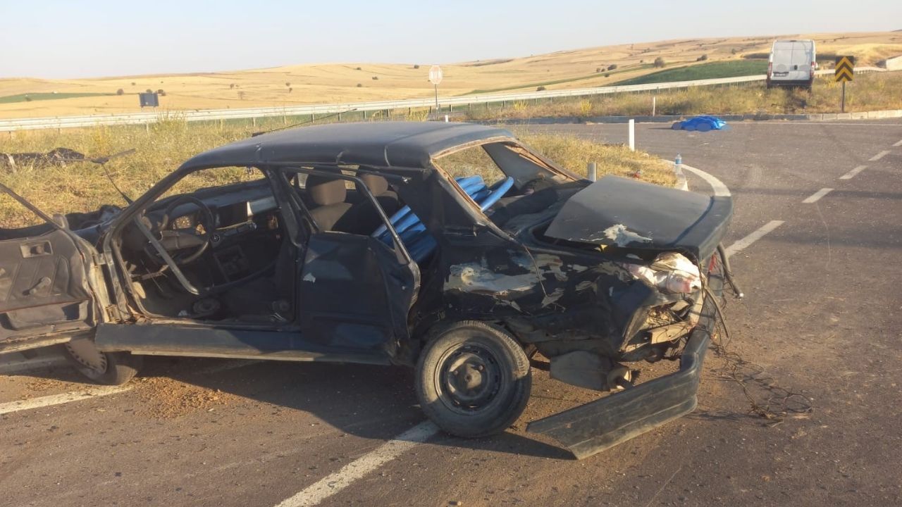Yozgat'ta feci kaza: Minibüs ile otomobil çarpıştı, 2 kişi hayatını kaybetti