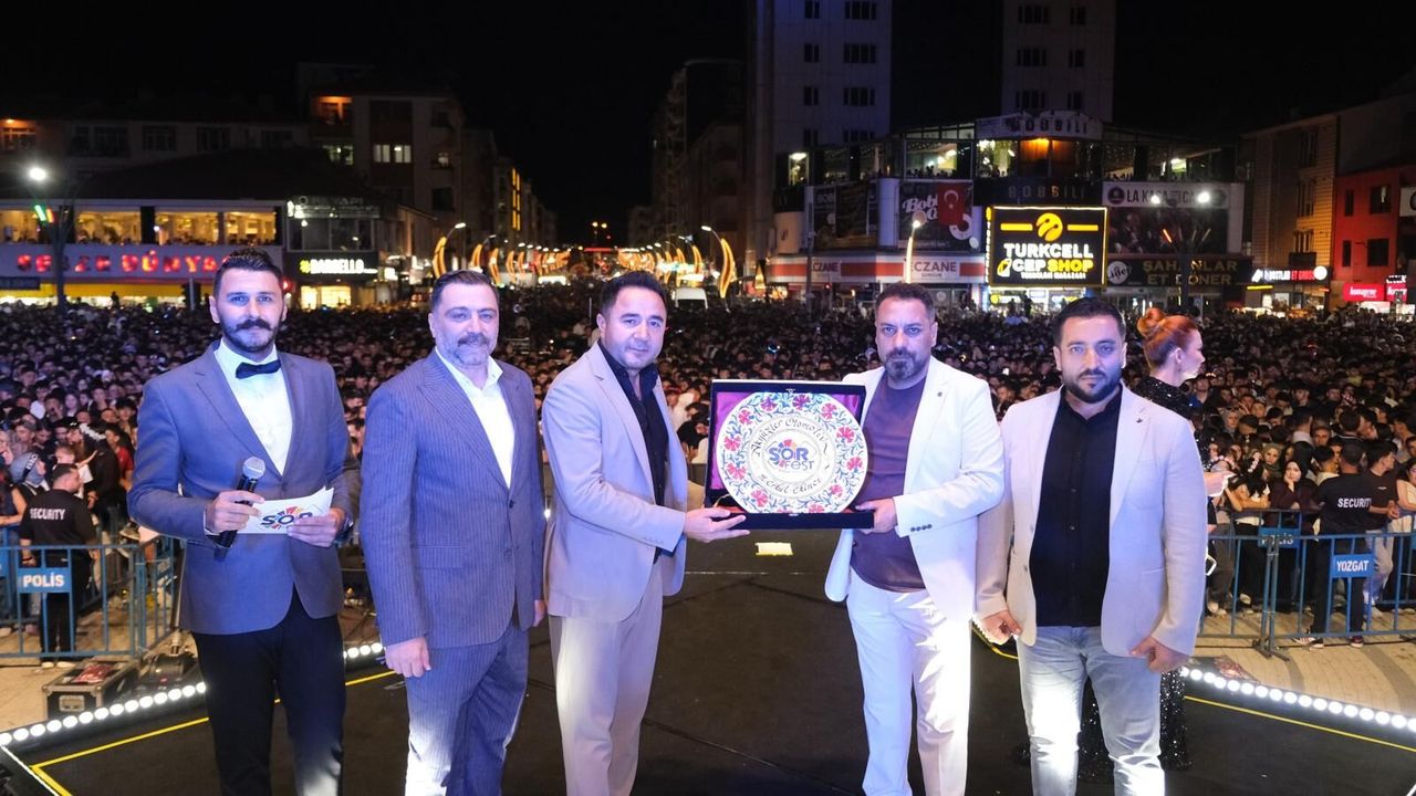 SORFEST’e katkı sunan Mehmet Akyüz’e plaket