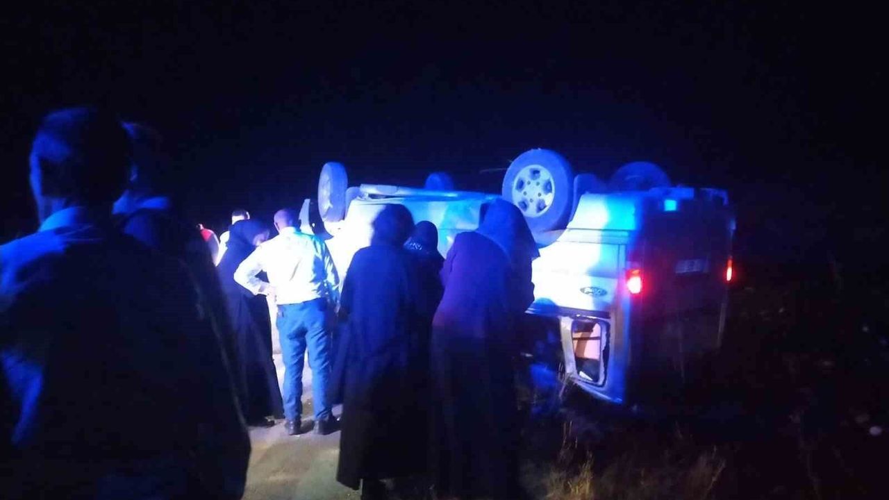 Minibüs devrildi: 7 yaralı