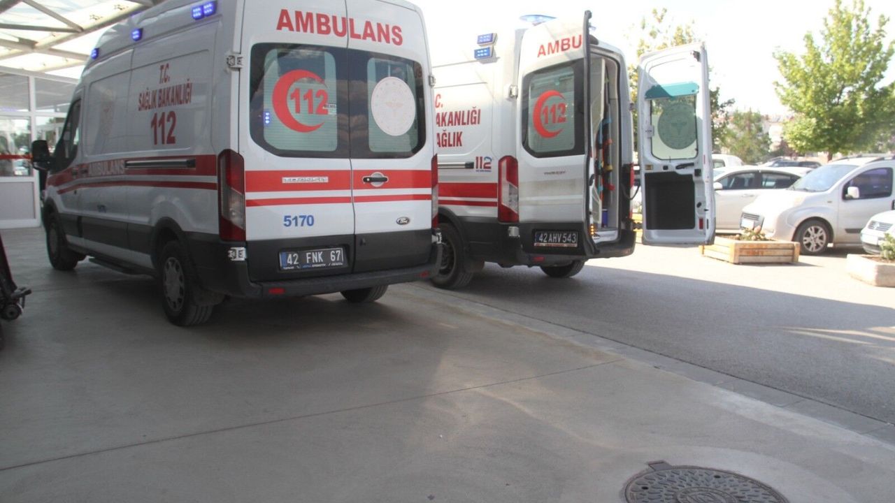 Ticari taksi anne ve kızına çarptı: 2 yaralı
