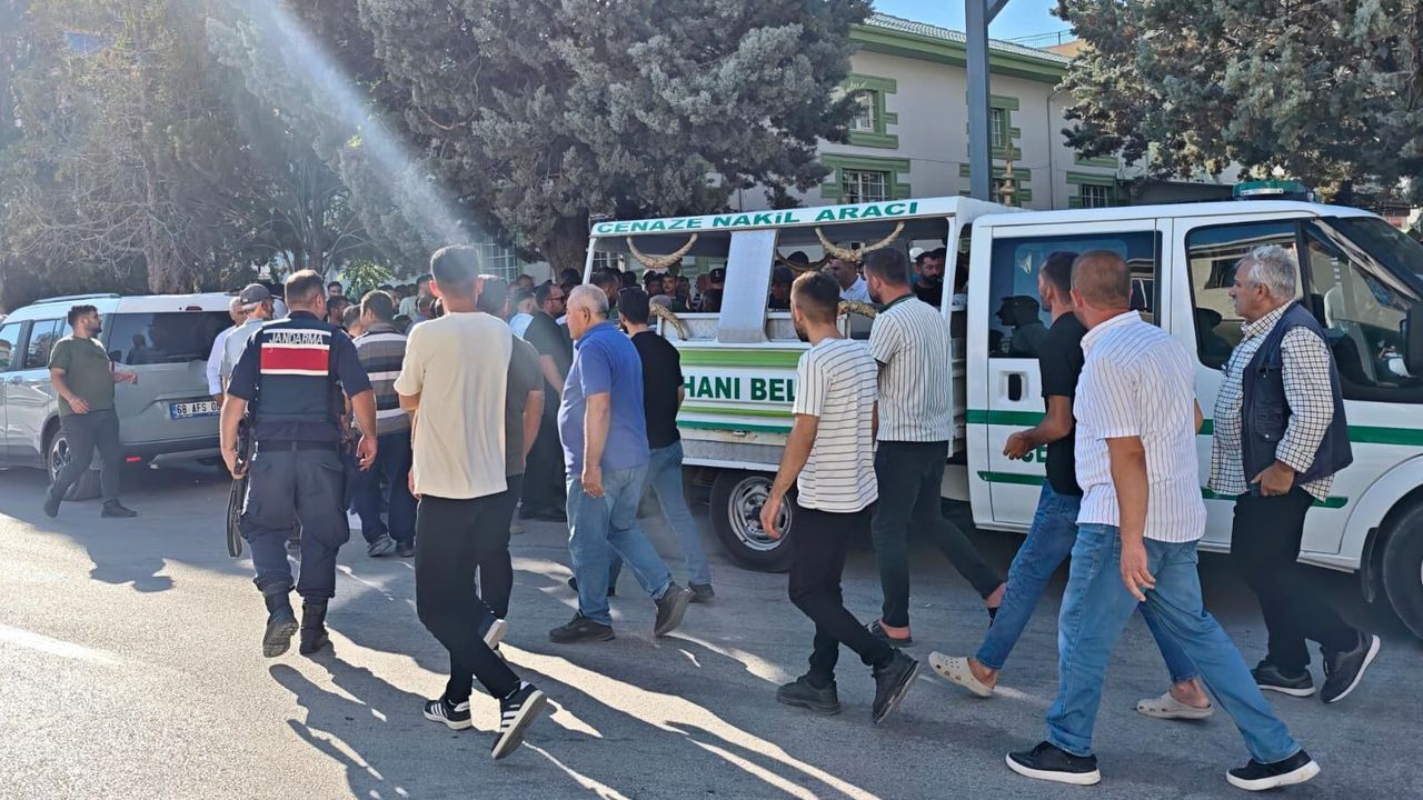 Elektrik akımına kapılarak hayatını kaybeden genç toprağa verildi