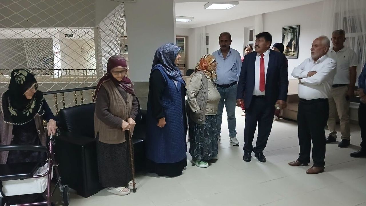 Yozgat’ın Saraykent Belediye Başkanı Köroğlu’ndan huzurevi ziyareti