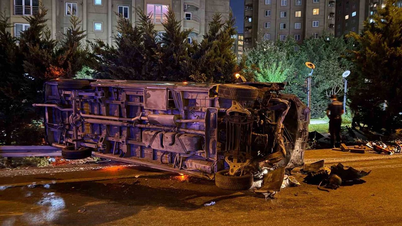 Makas atan minibüs zincirleme kazaya neden oldu: 1 ölü, 5 yaralı