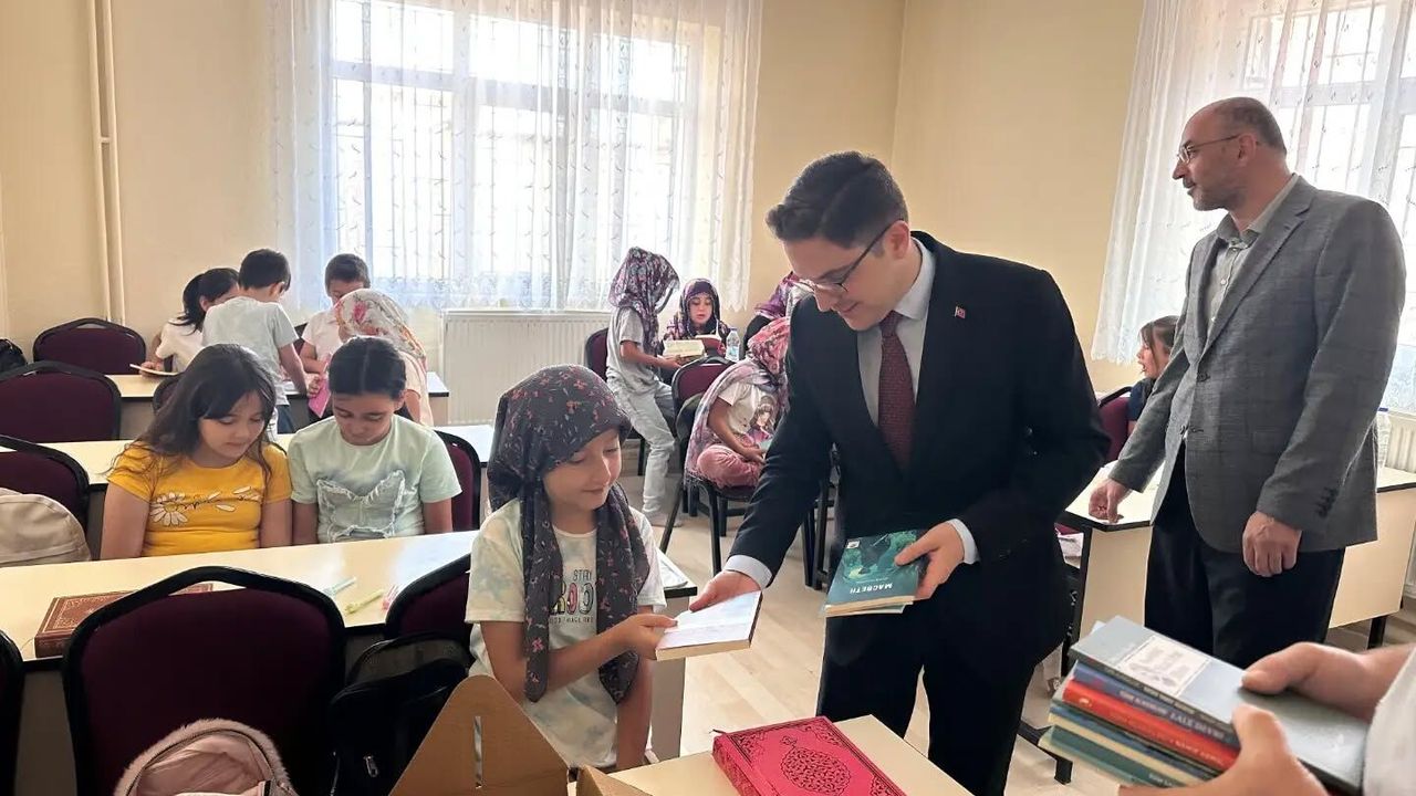 Çayıralan Kaymakamı Recep Bostancı'dan yaz kuran kurslarına ziyaret
