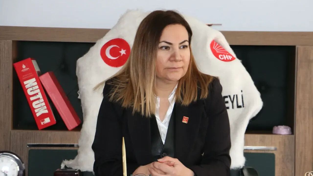 Suzan Duran Çakırbeyli kimdir? YENİ Parti Hakkâri Kurucu İl Başkanı Suzan Duran Çakırbeyli'nin hayatı ve siyasi kariyeri