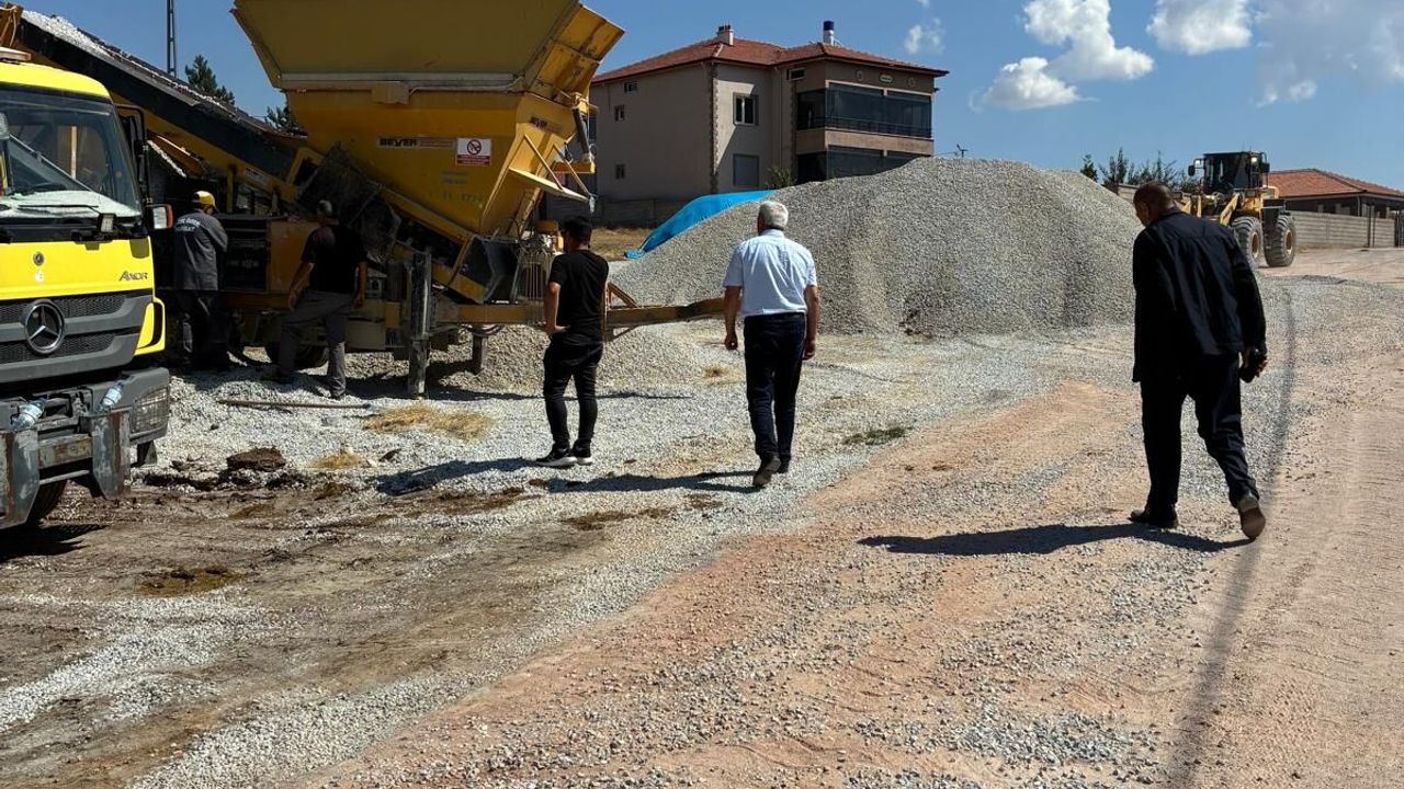 Sarıkaya’da köy yollarında iyileştirme çalışmaları sürüyor