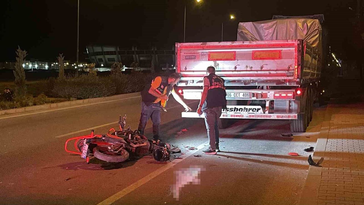 Motosiklet kazası gencin canına mal oldu