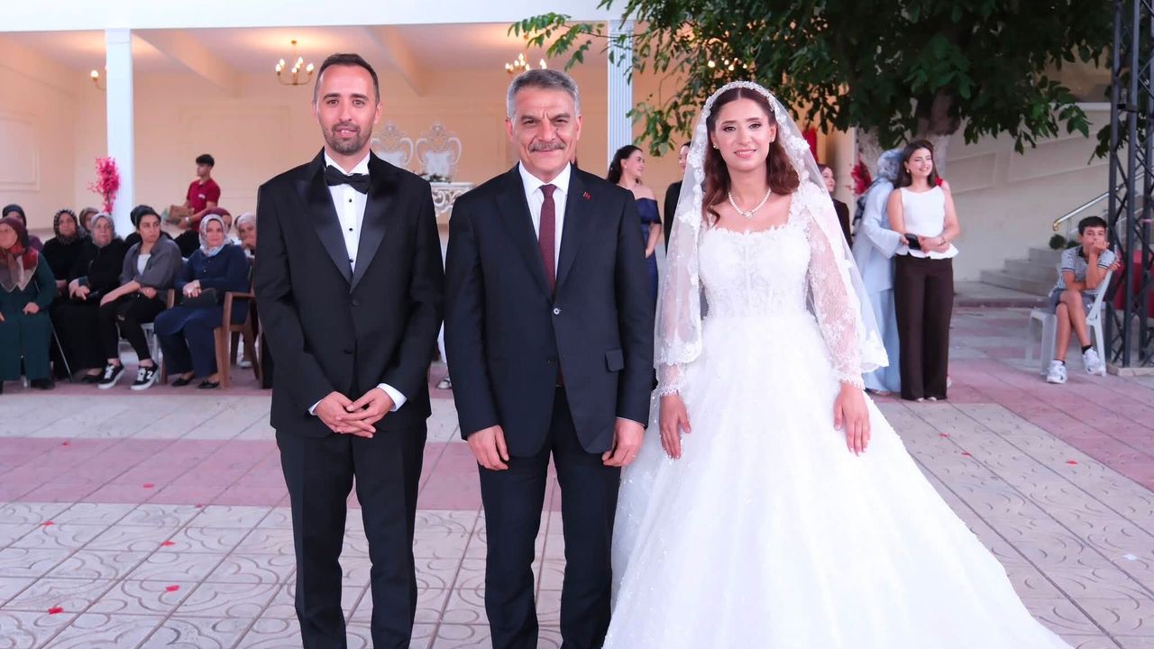 Yozgat Valisi Özkan, genç çiftin düğün törenine katıldı