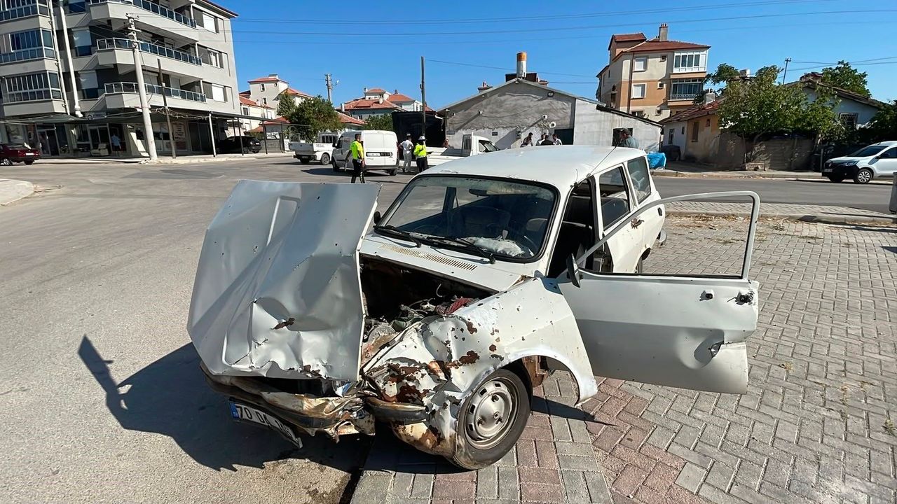 Film sahnelerini aratmayan kaza! Sürücü yola fırladı