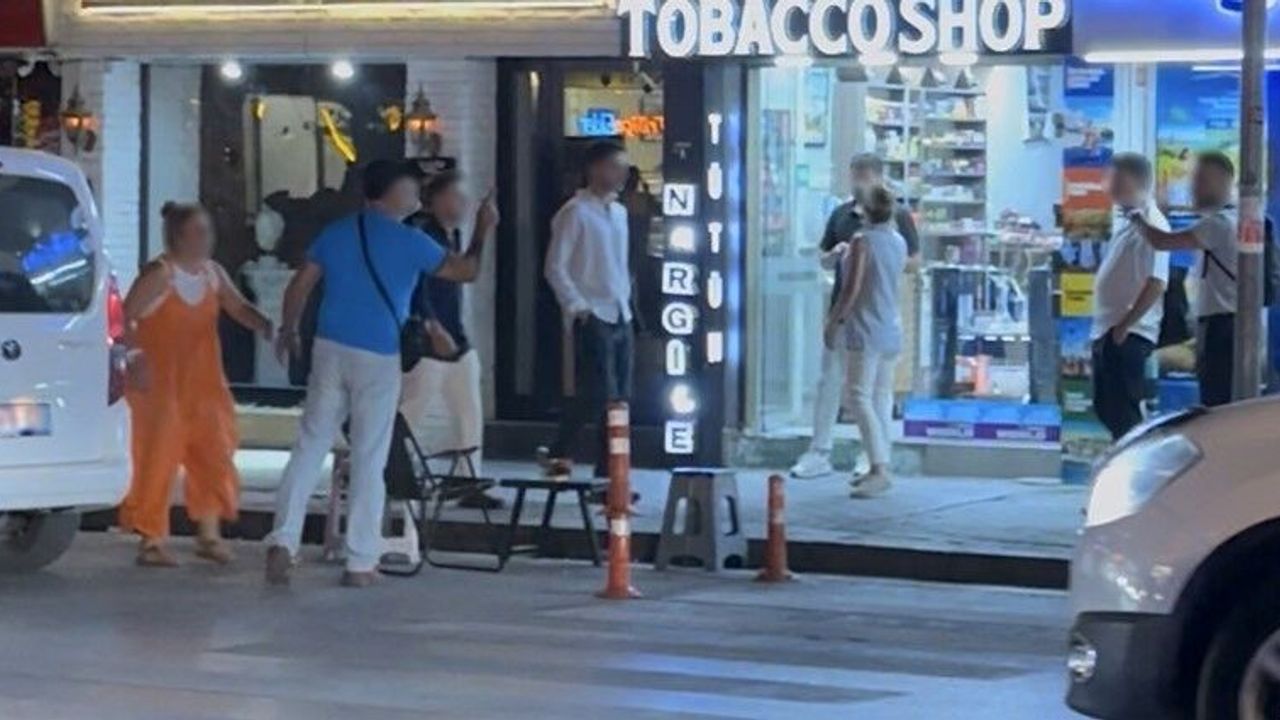 Caddede 'Kafanı keserim' diyerek tehdit etti