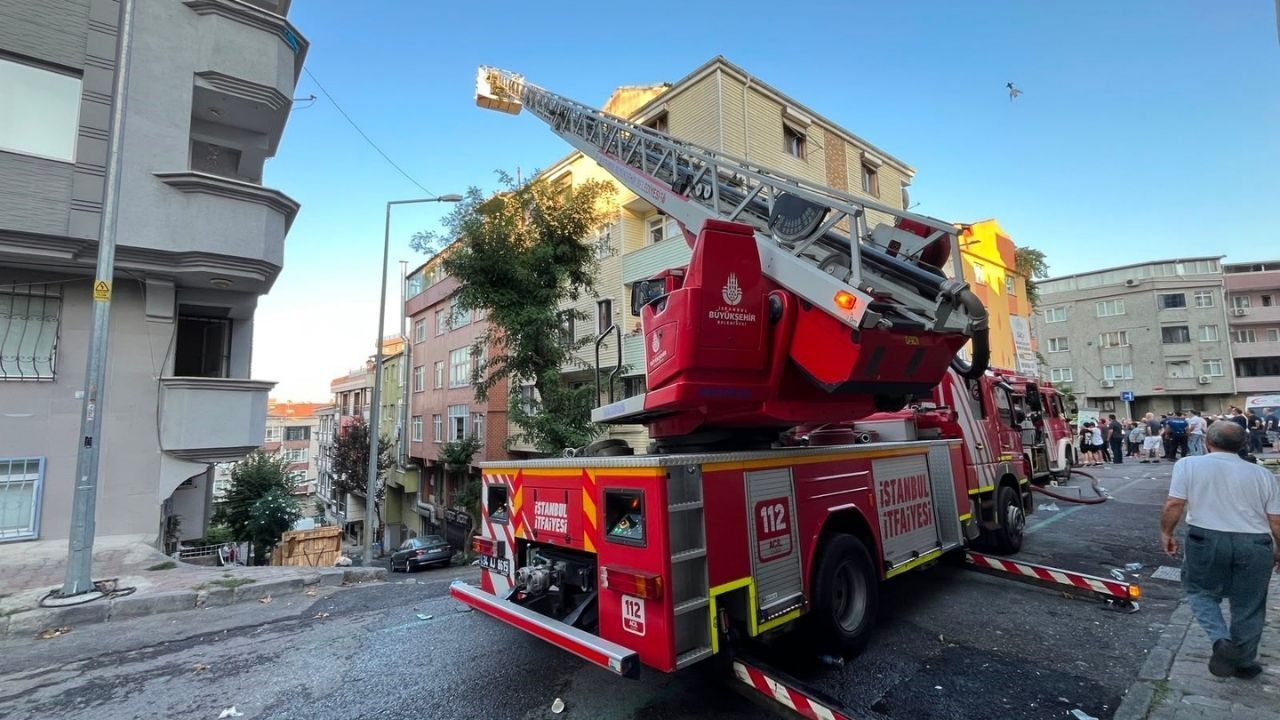 Çatı katı alevlere teslim oldu: 1 kişi hayatını kaybetti!