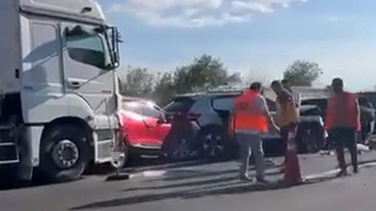 Son dakika: 12 araç birbirine girdi, 6 yaralı!