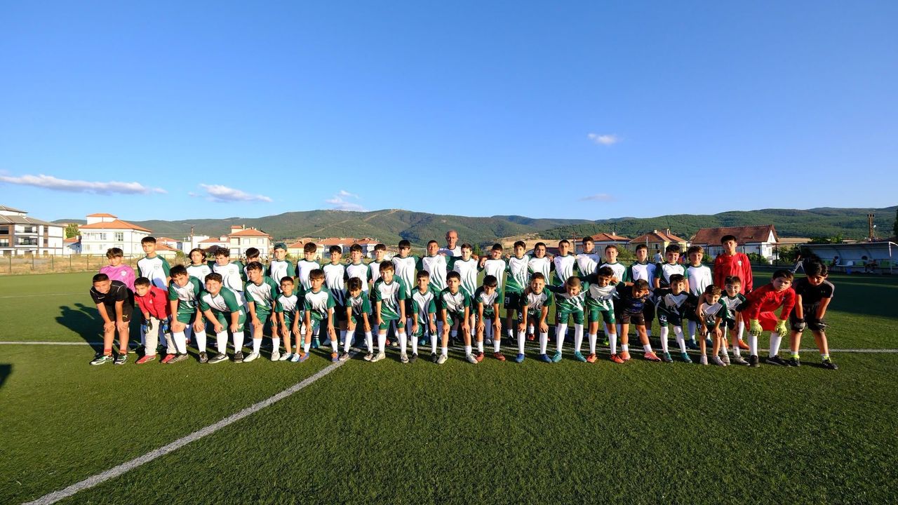 Yozgat'ta 60 genç sporcuya futbol malzemesi desteği