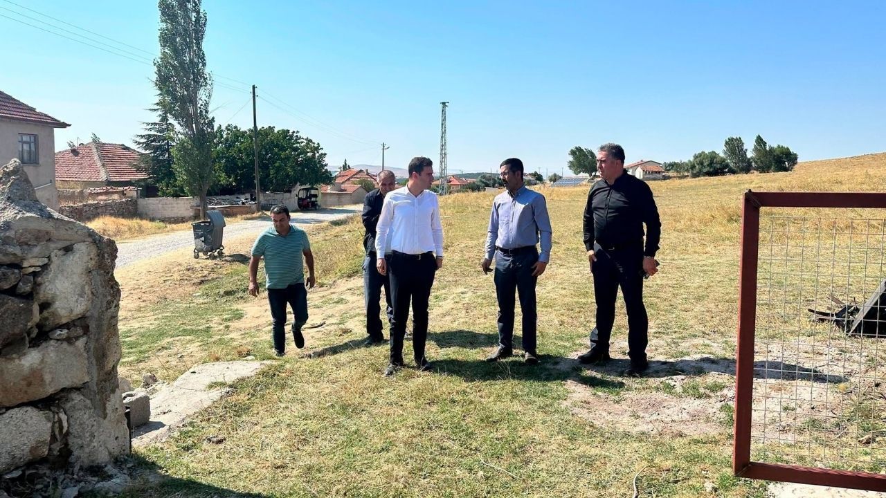 Sarıkaya Kaymakamı Demirkıran, köylerdeki yol çalışmalarını inceledi
