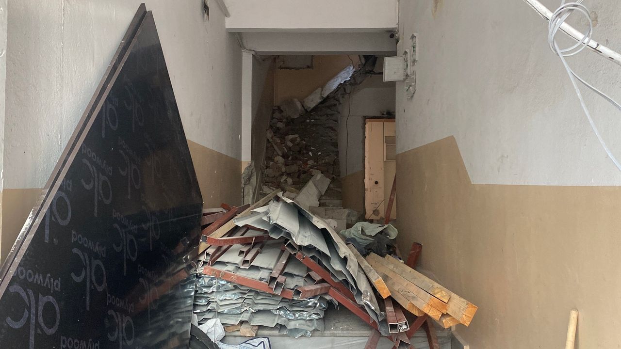 Kentsel dönüşüm yıkımında bina çöktü: 2 işçi yaralandı