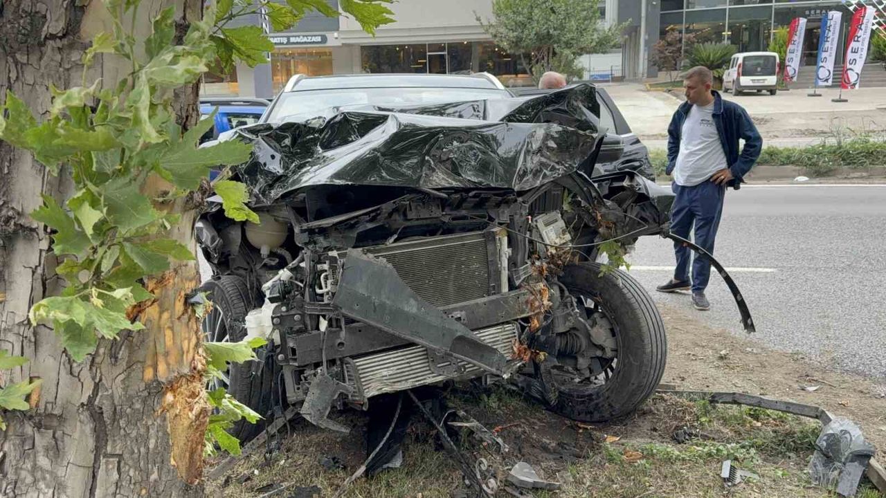 SUV araç ile otomobil çarpıştı: 2 yaralı