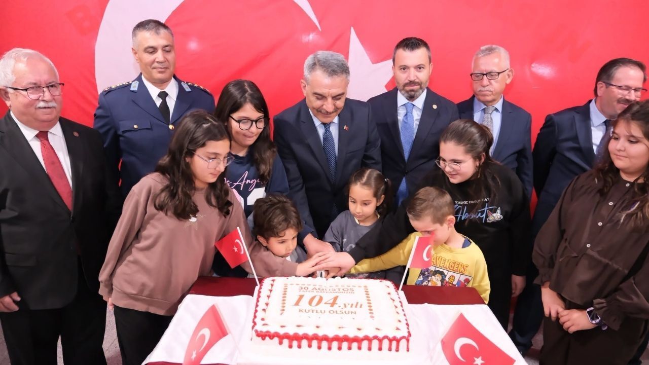 Yozgat'ta zaferin 104. yılına yakışır resepsiyon: Protokol ve vatandaş tek yürek