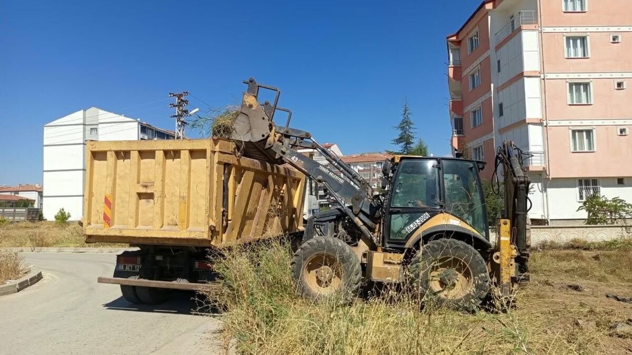 Yerköy’de boş arsalarda temizlik çalışması yapıldı