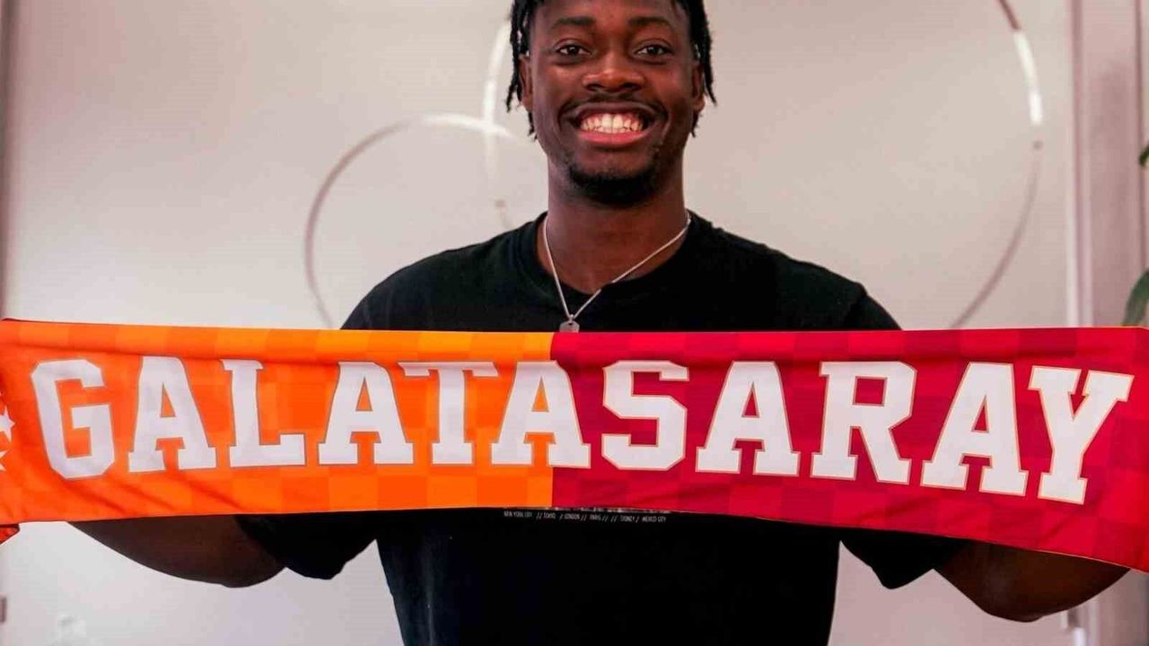 Galatasaray'ın yeni transferi El-Chadaille Bitshiabu, İstanbul'a geldi