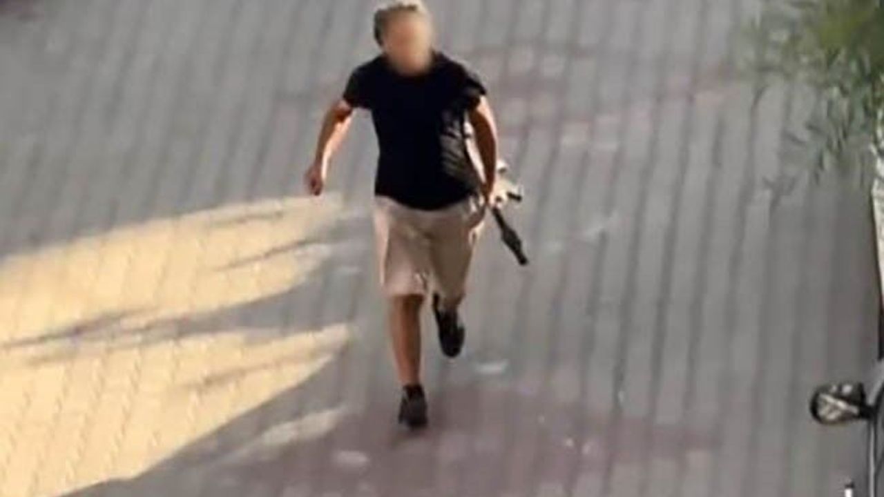 Sokak ortasında pompalı tüfekle dehşet saçtı!