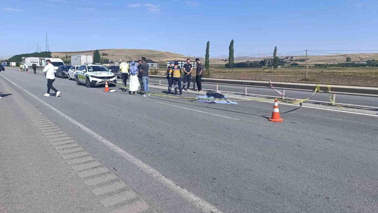 Bariyerlere çarpan motosiklet sürücüsü öldü