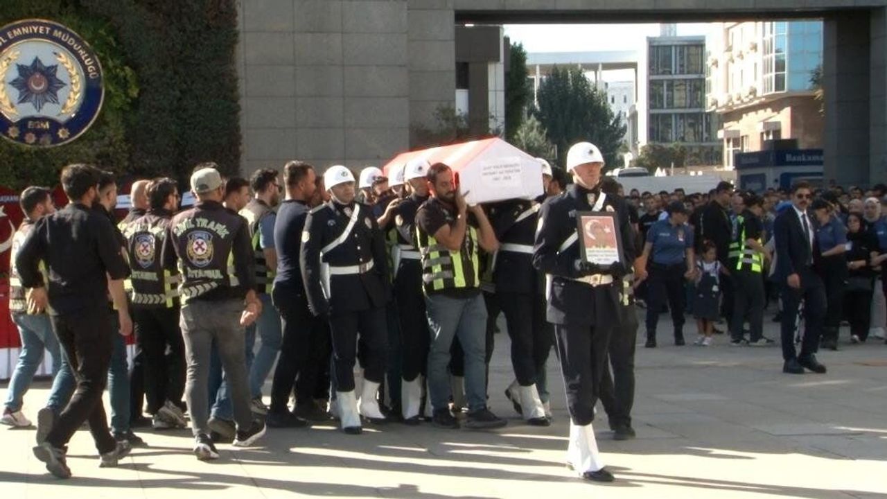 Şehit polisi son yolculuğuna meslektaşları uğurladı