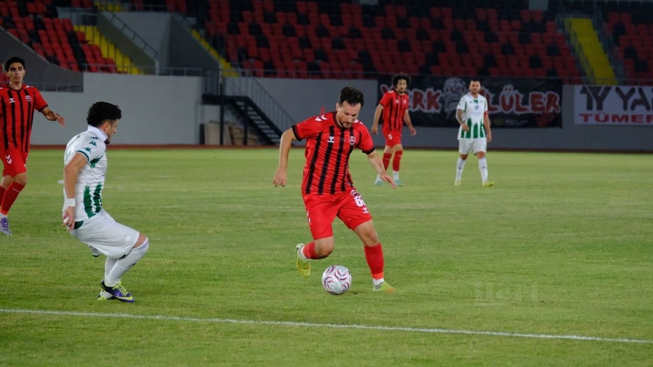 Yozgat Bozokspor sahasında Kırşehir FSK'ye 4-0 mağlup oldu
