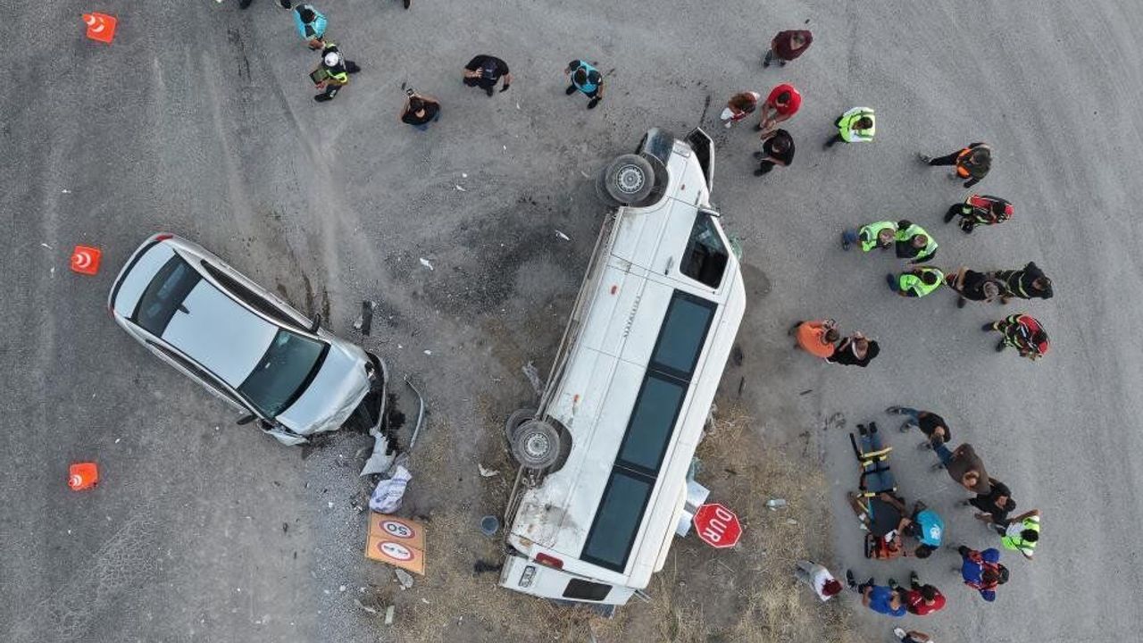 14 kişinin yaralandığı kazada sürücünün kural ihlali yaptığı değerlendirildi