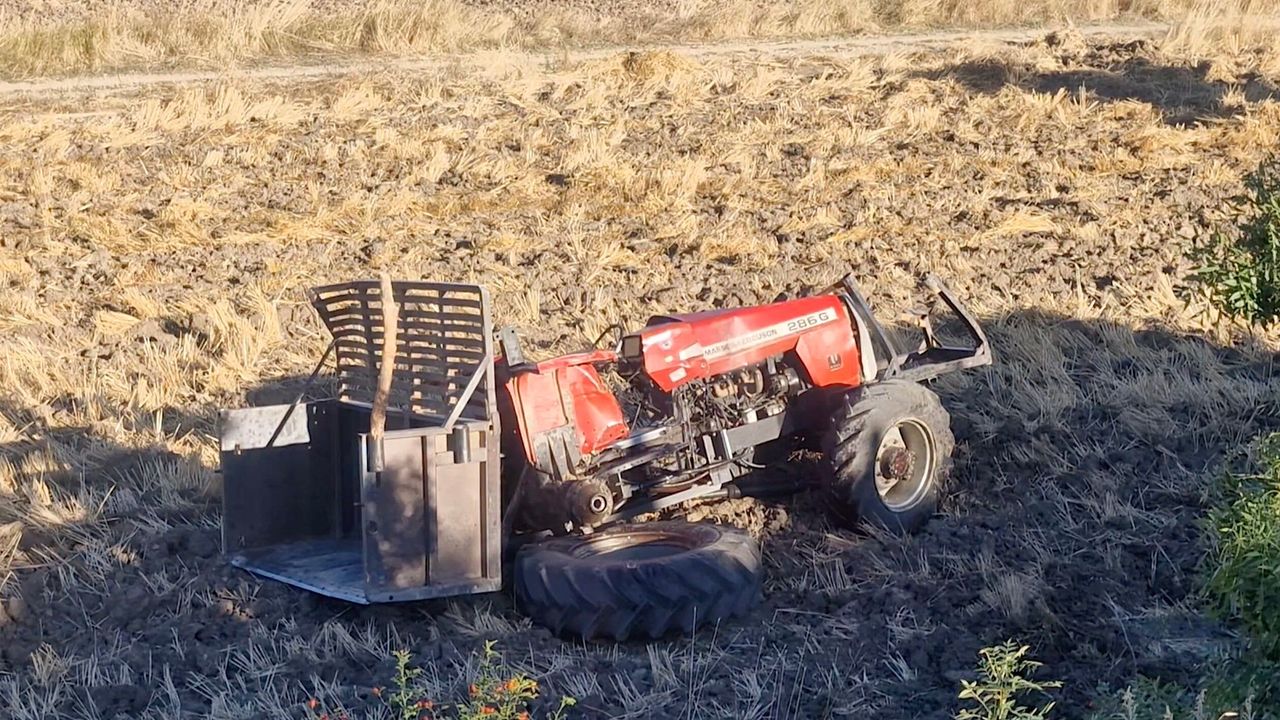 Minibüs traktöre arkadan çarptı! 1 ölü, 1 yaralı