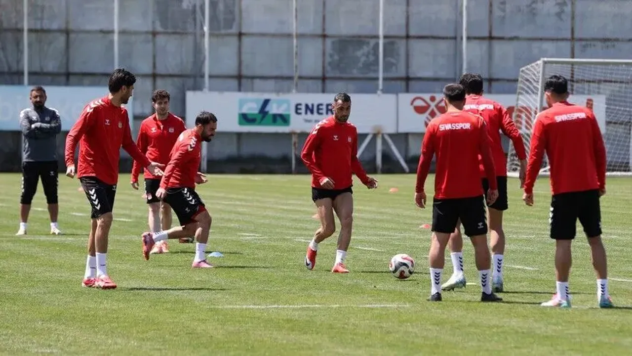 Sivasspor’da iki futbolcudan kötü haber!