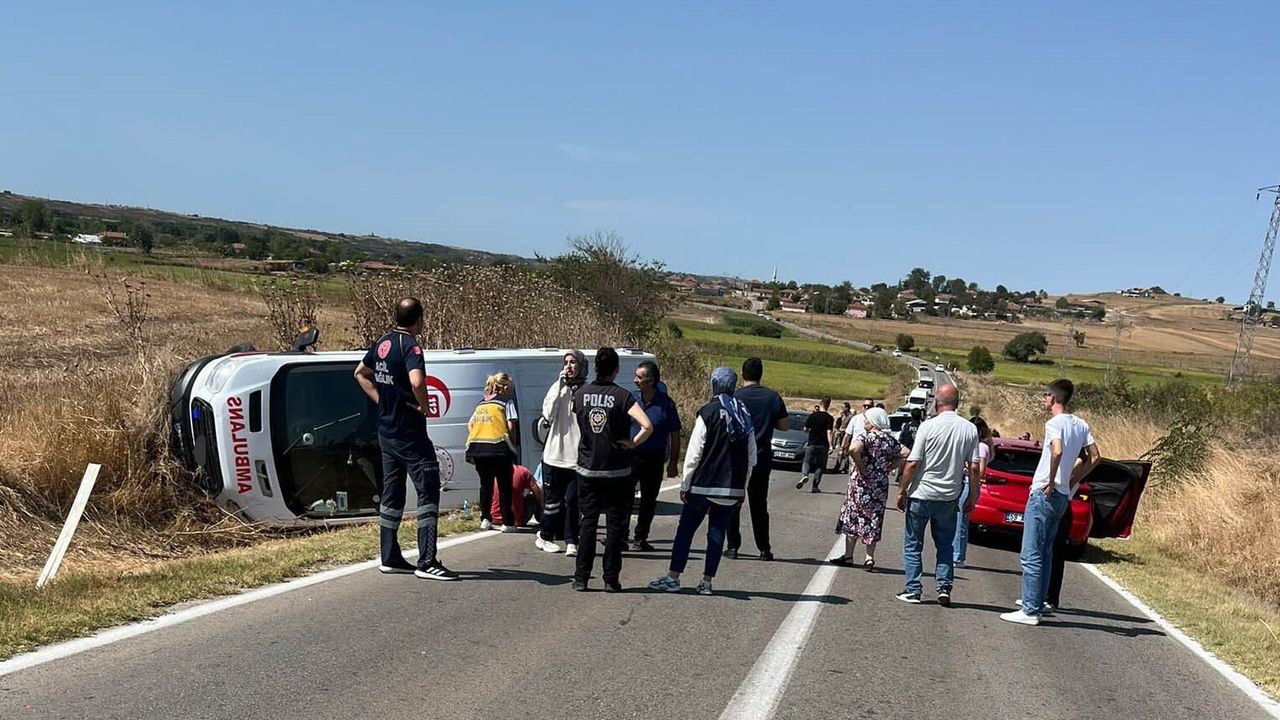 Ambulans kazaya karıştı: 5 yaralı