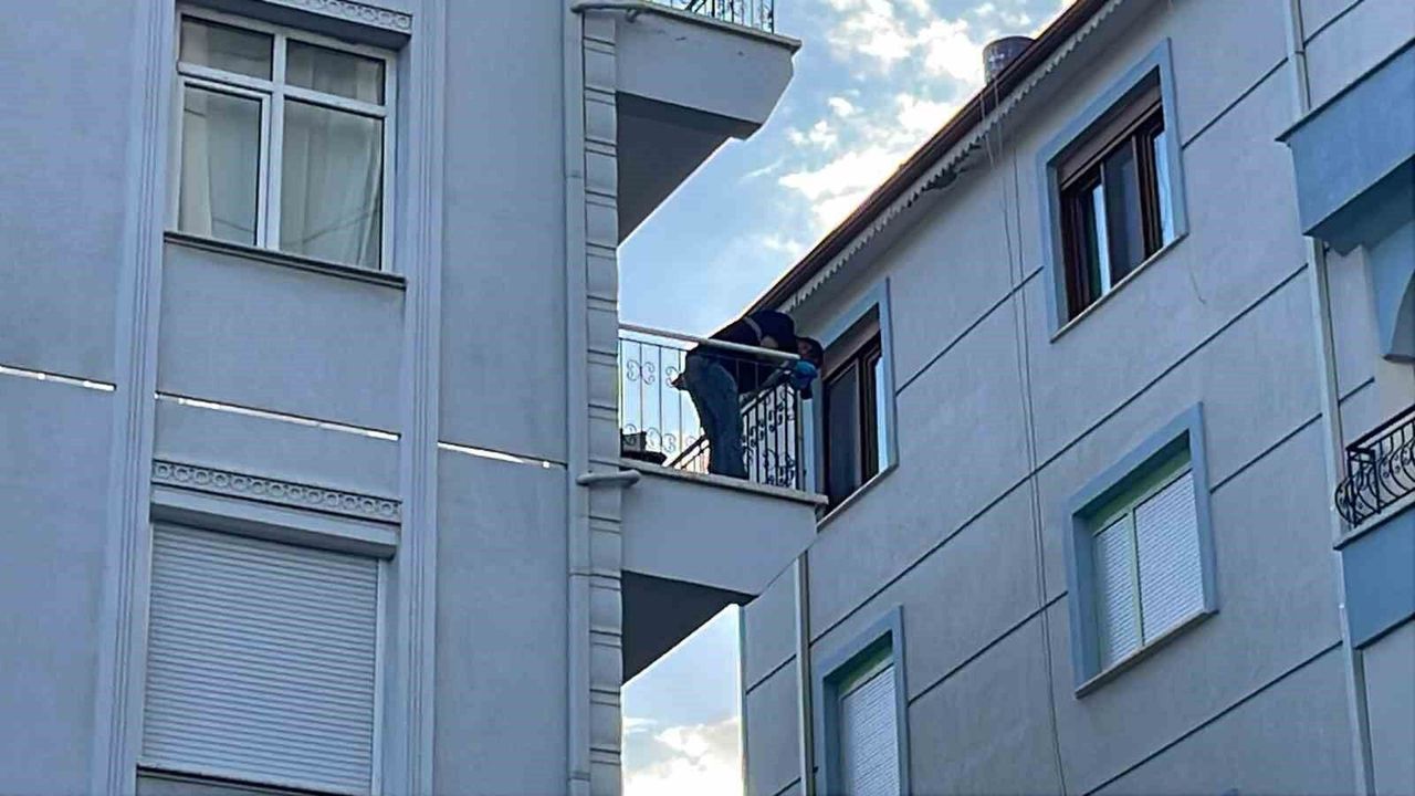 Balkondan düşen şahıs hayatını kaybetti