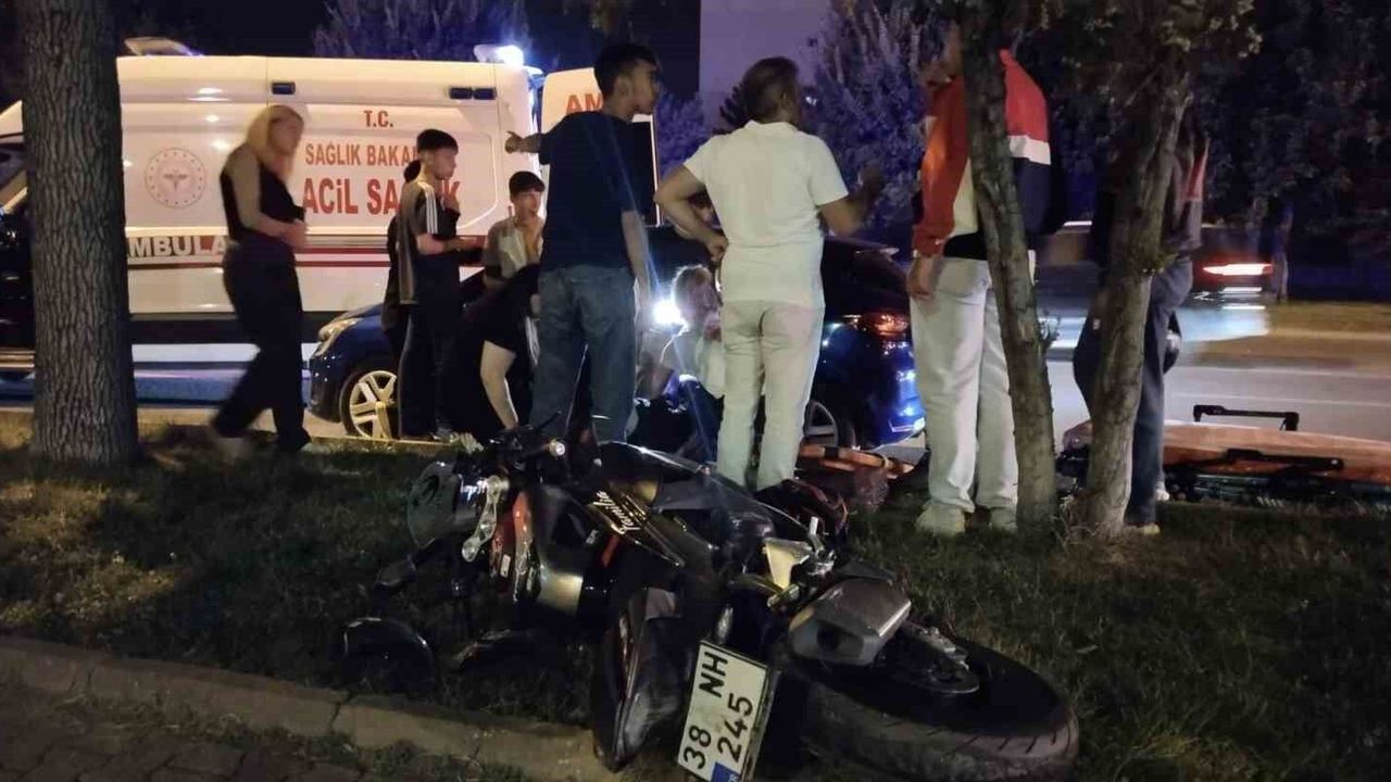 Otomobille motosiklet çarpıştı: 1 kişi yaralı