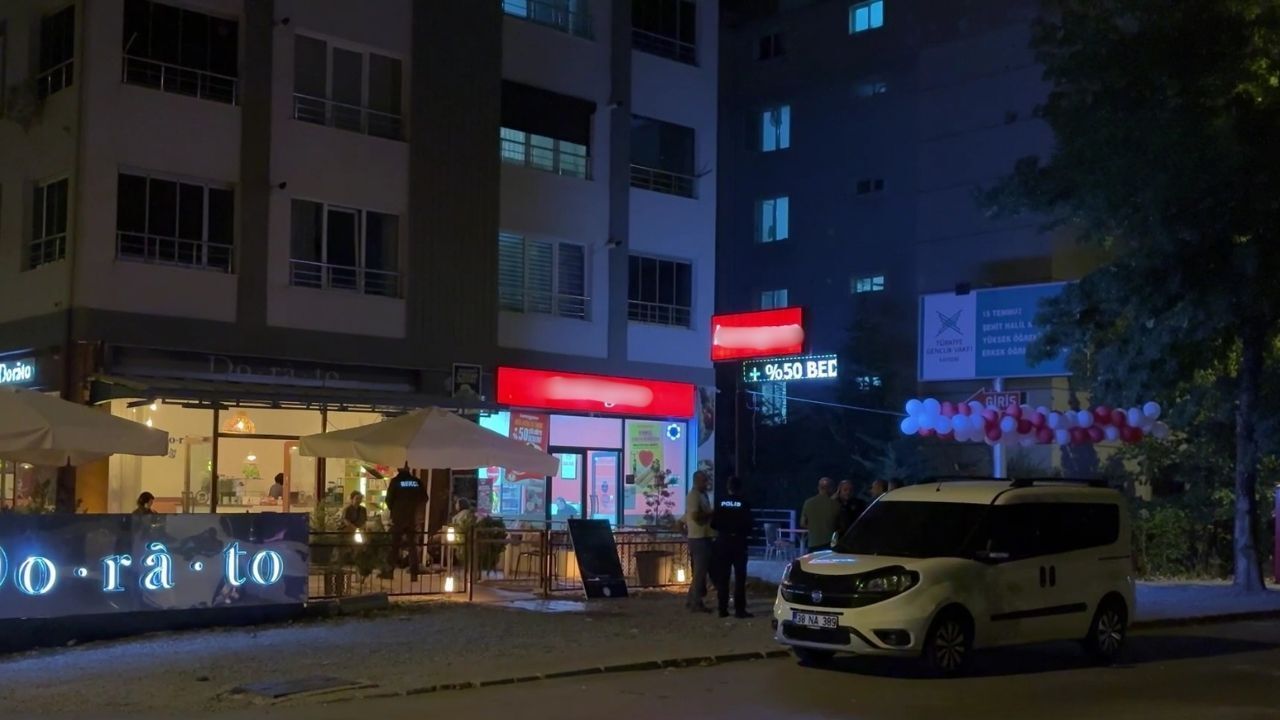 Bıçaklanan şahıs kafeye sığındı: 1 yaralı