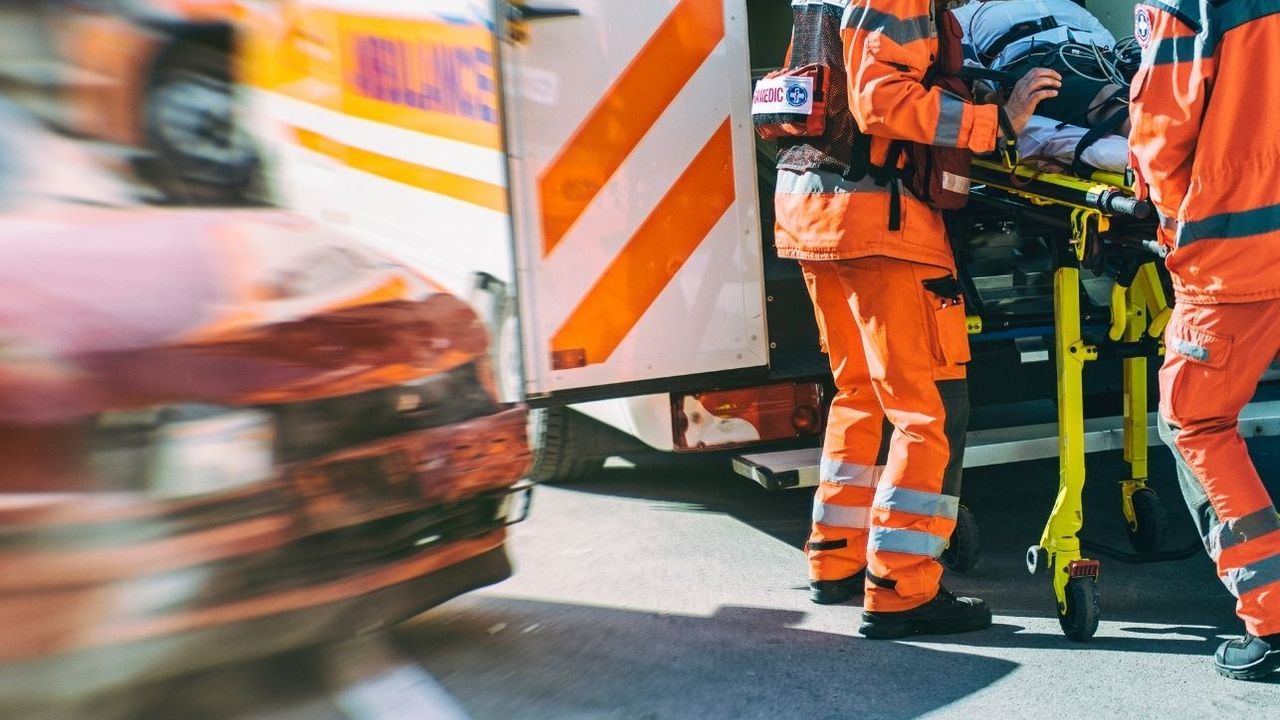 El frenini çekmediği kamyonet sonu oldu