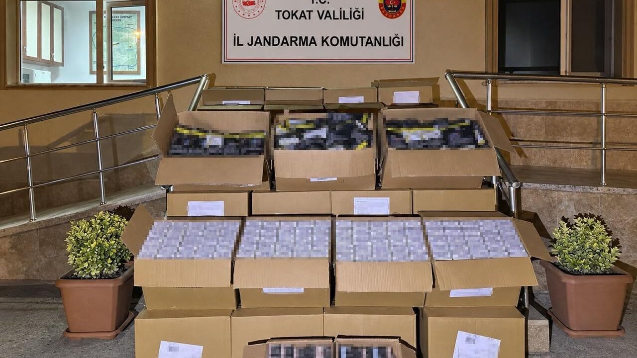 Araçtan 600 bin bandrolsüz makaron çıktı