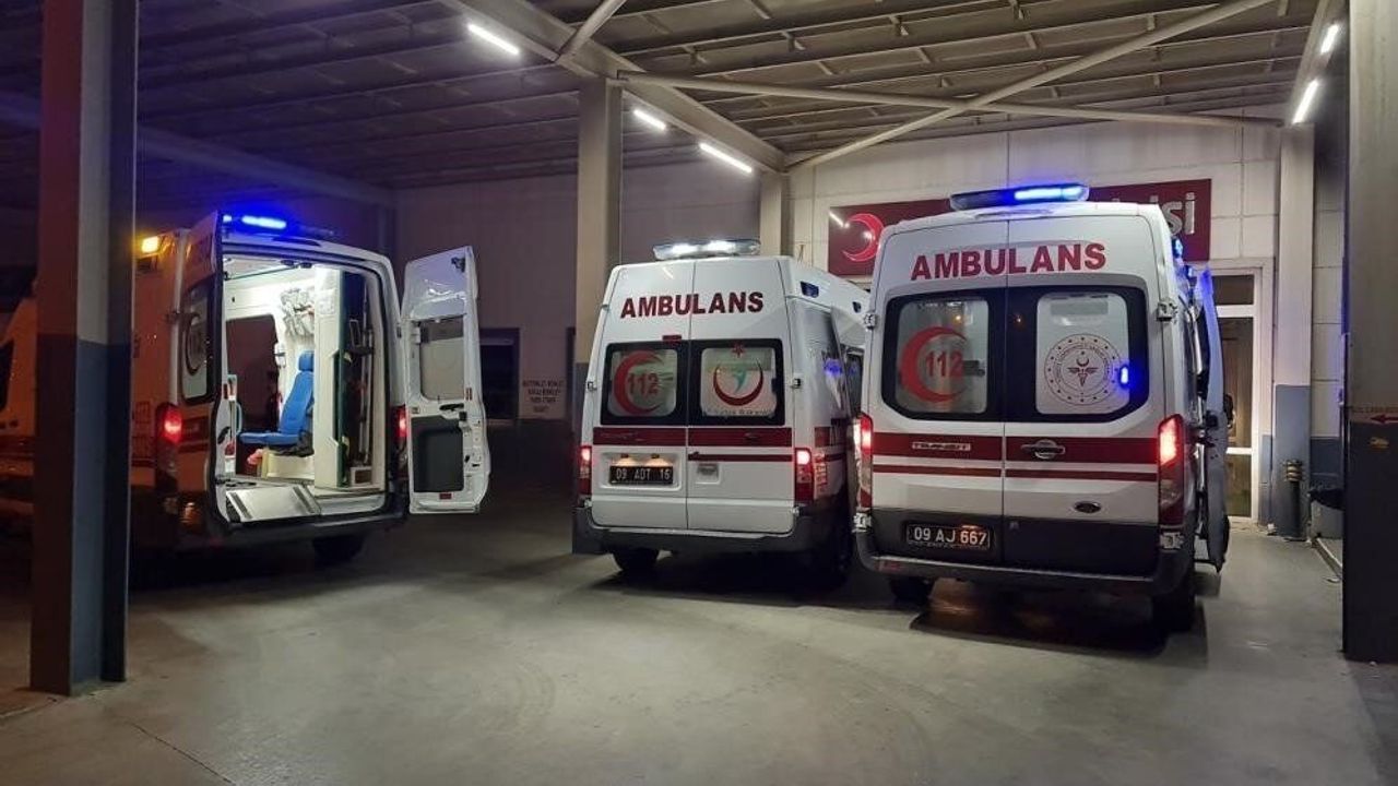 Çarpışma anı kamerada: Araç kaldırıma savruldu
