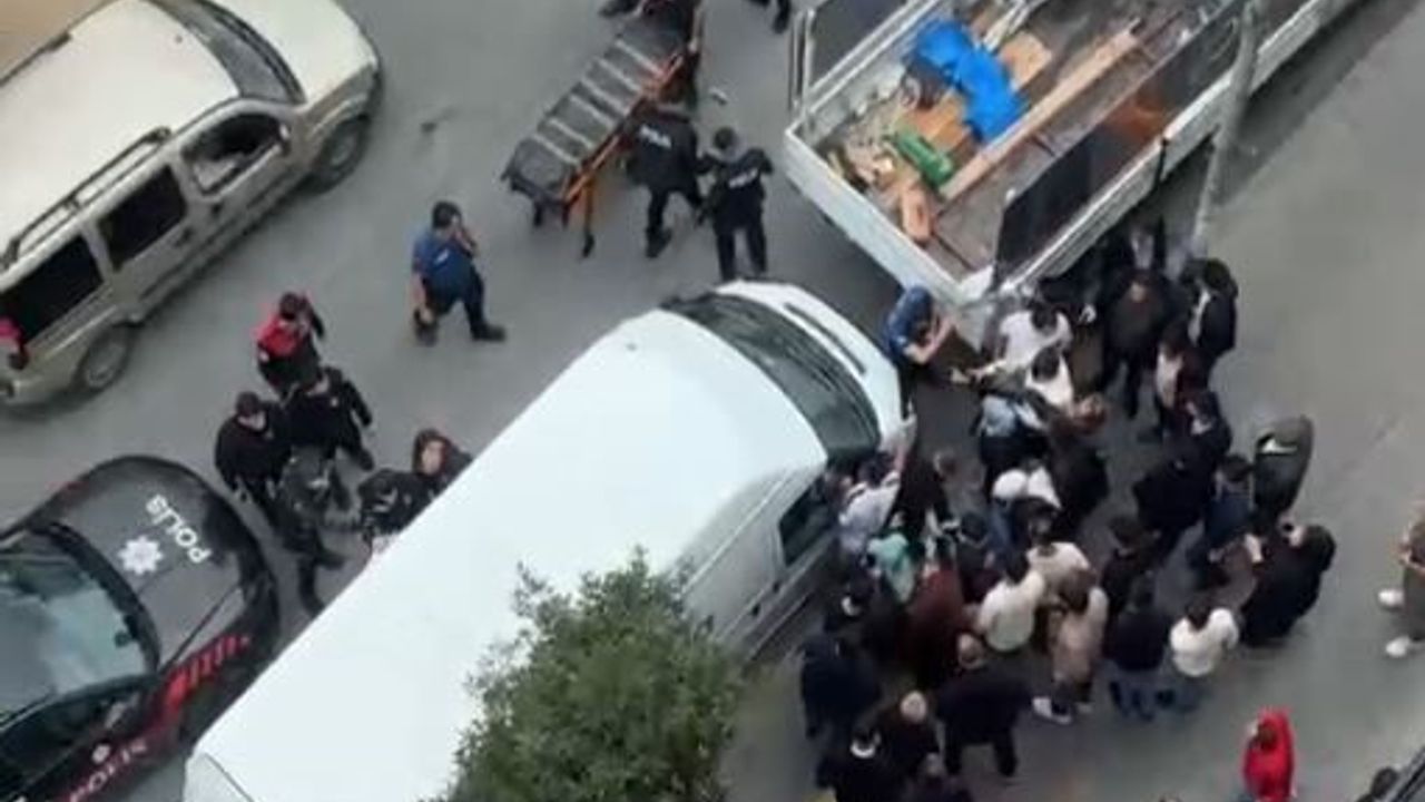 Darp ettikleri adamın evini basıp 'Şikayetini çek' dediler, ortalık savaş alanına döndü