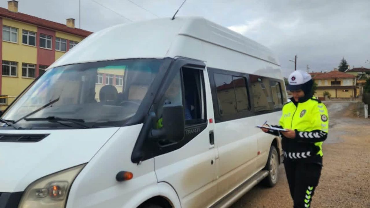 Yenifakılı’da öğrenci ve servis şoförlerine trafik eğitimi