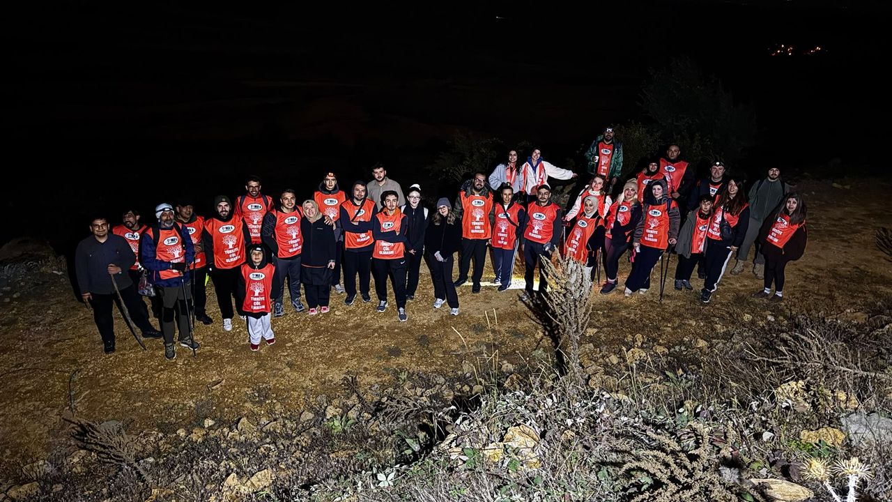 TEMA gönüllüleri Yozgat’ta dolunay ışığında Çeşka Kalesi’ne yürüdü