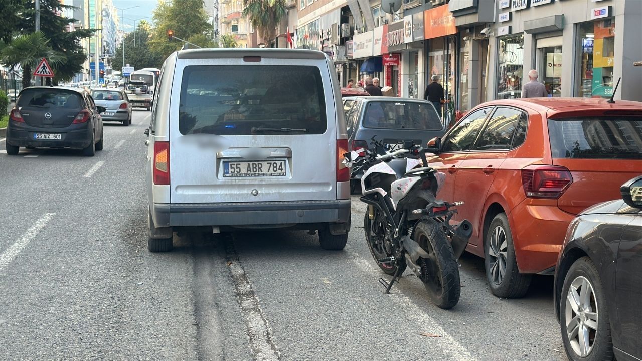 Motosiklet hafif ticari araçla çarpıştı: 2 yaralı